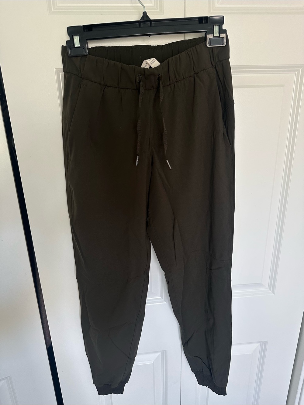 Women Lululemon Olive Drawstring Joggers size 4